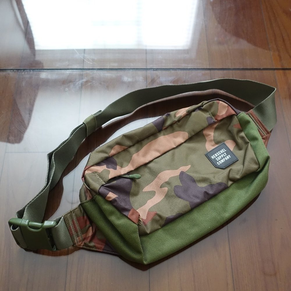 Herschel Tour Hip Pack, Medium - Woodland Camo